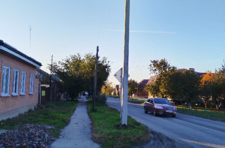 Заменили опоры ЛЭП в Таганроге